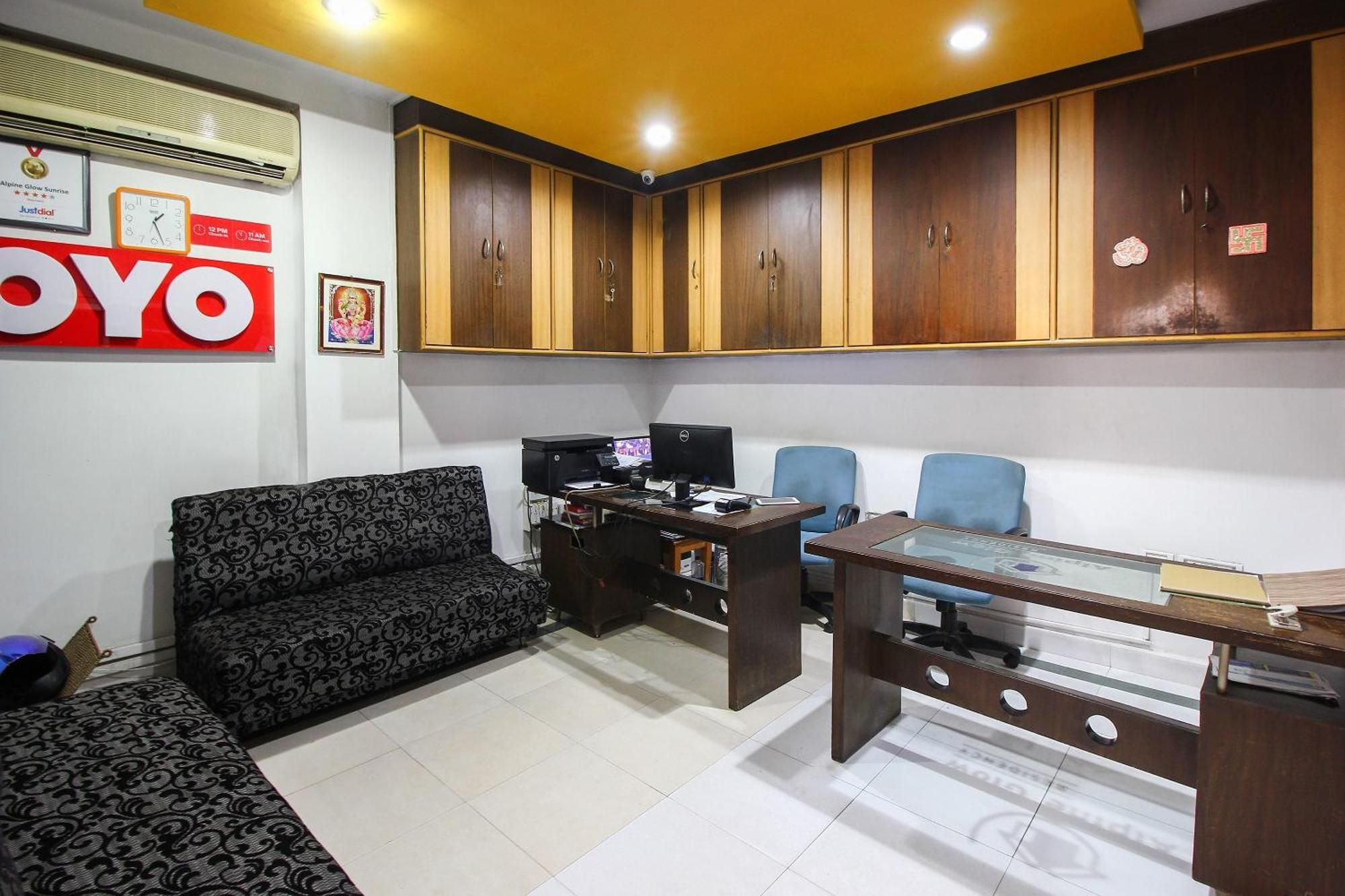 Super Collection O Begumpet Formerly Alpine Glow Sunrise Hyderabad Bagian luar foto